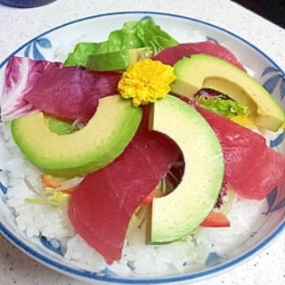 マグロとアボカドのヘルシーサラダ丼★わさび醤油で